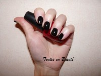/album/toutes-en-beaute/ongles-noirs-jpg/